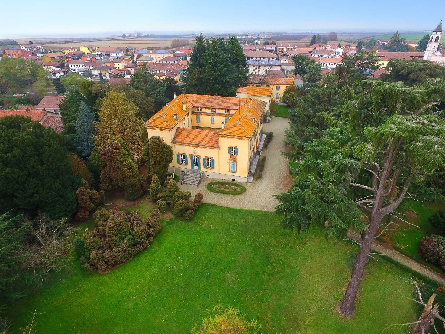 Vista aerea del Castello di Casalino e del parco secolare, Novara